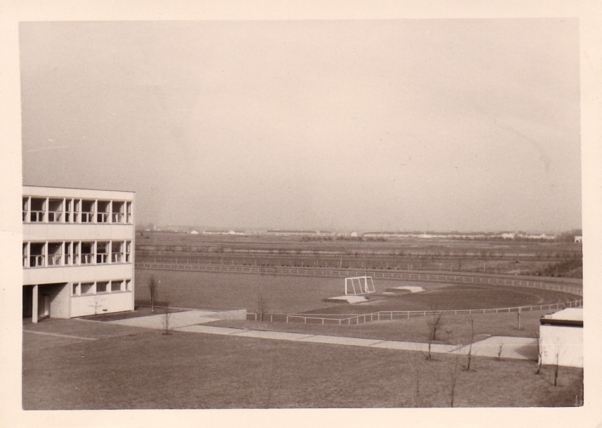 Historische Ansicht des Sportplatzes am Helmholtz-Gymnasium Bonn-Duisdorf